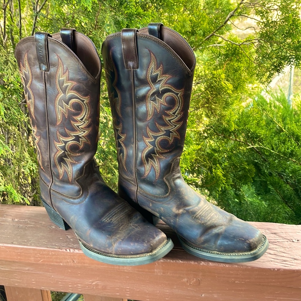 Justin Boots. Men’s Size 10D. Stampede Western Boot Style 2552.